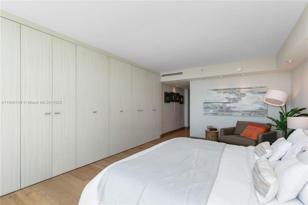 Active With Contract: $20,000 (3 beds, 3 baths, 2607 Square Feet)