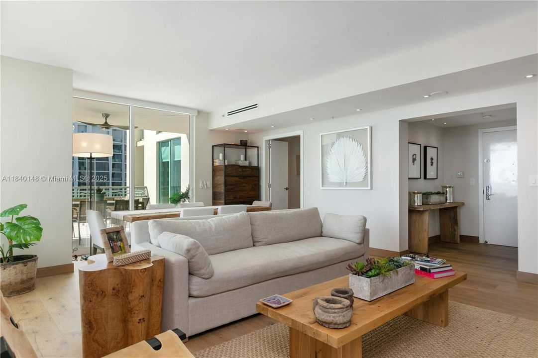 Active With Contract: $20,000 (3 beds, 3 baths, 2607 Square Feet)