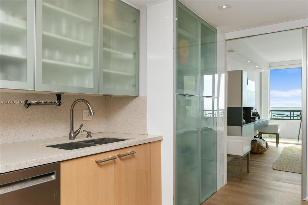 Active With Contract: $20,000 (3 beds, 3 baths, 2607 Square Feet)