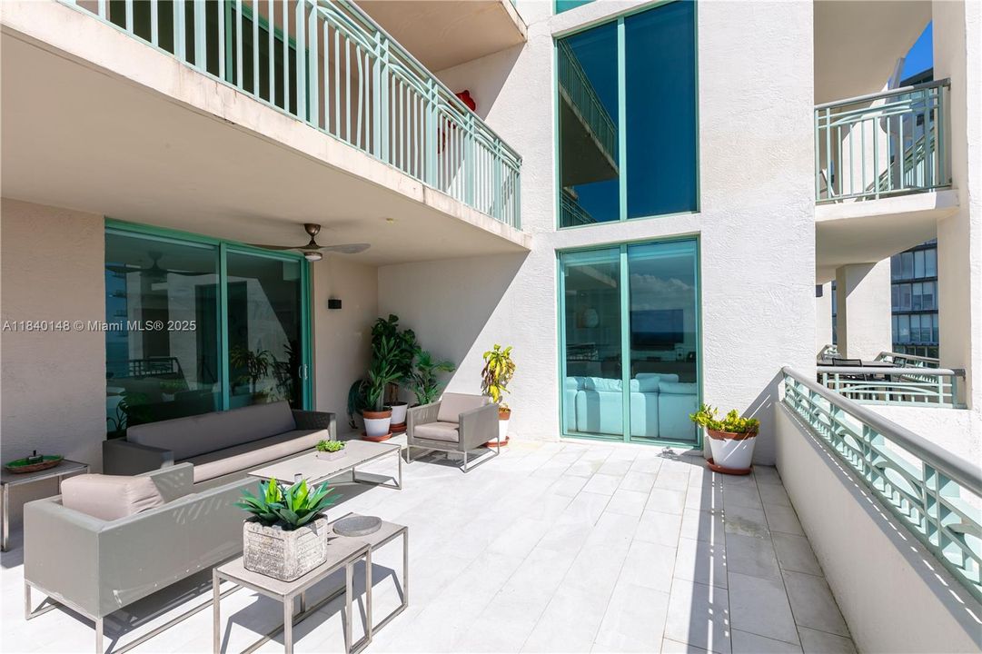 Active With Contract: $20,000 (3 beds, 3 baths, 2607 Square Feet)