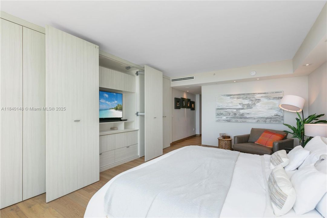 Active With Contract: $20,000 (3 beds, 3 baths, 2607 Square Feet)