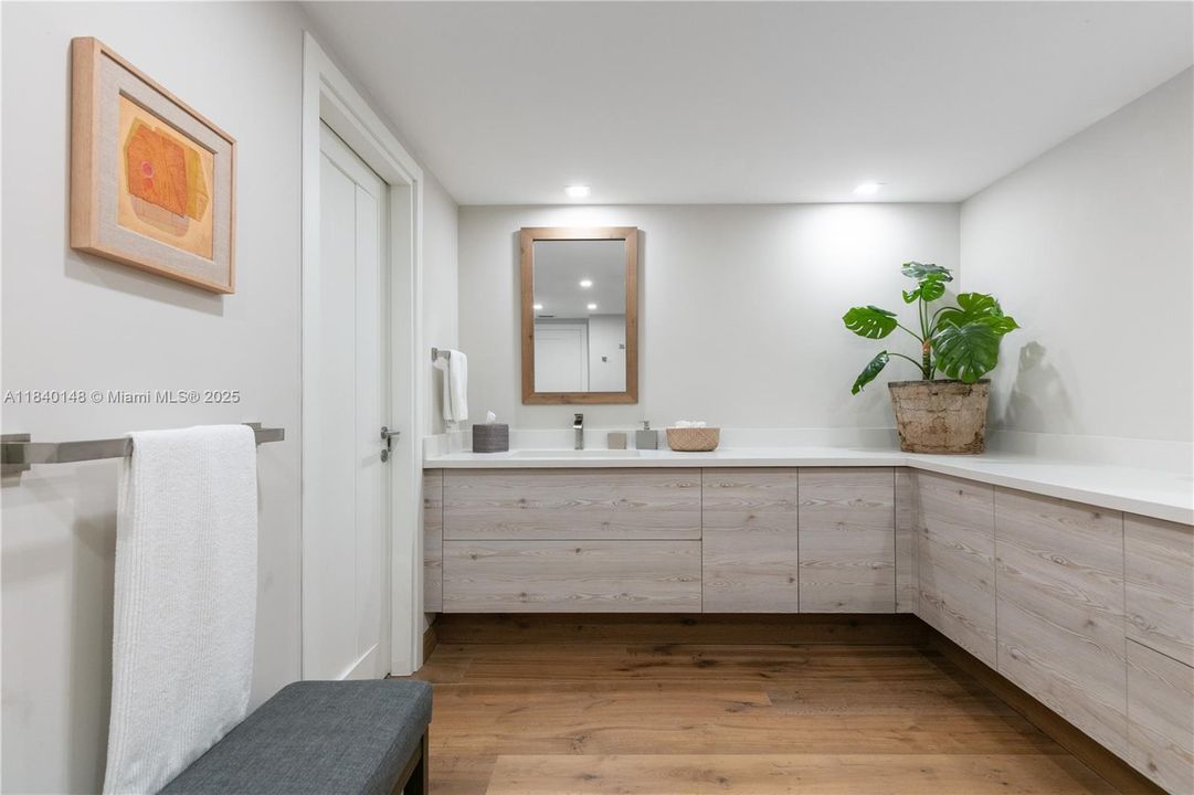 Active With Contract: $20,000 (3 beds, 3 baths, 2607 Square Feet)