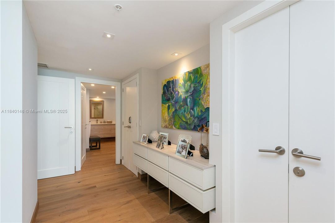 Active With Contract: $20,000 (3 beds, 3 baths, 2607 Square Feet)