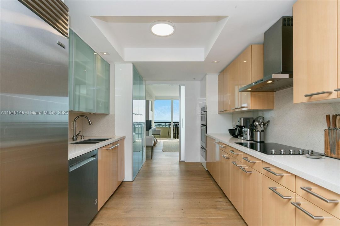 Active With Contract: $20,000 (3 beds, 3 baths, 2607 Square Feet)