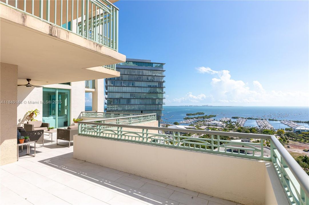 Active With Contract: $20,000 (3 beds, 3 baths, 2607 Square Feet)