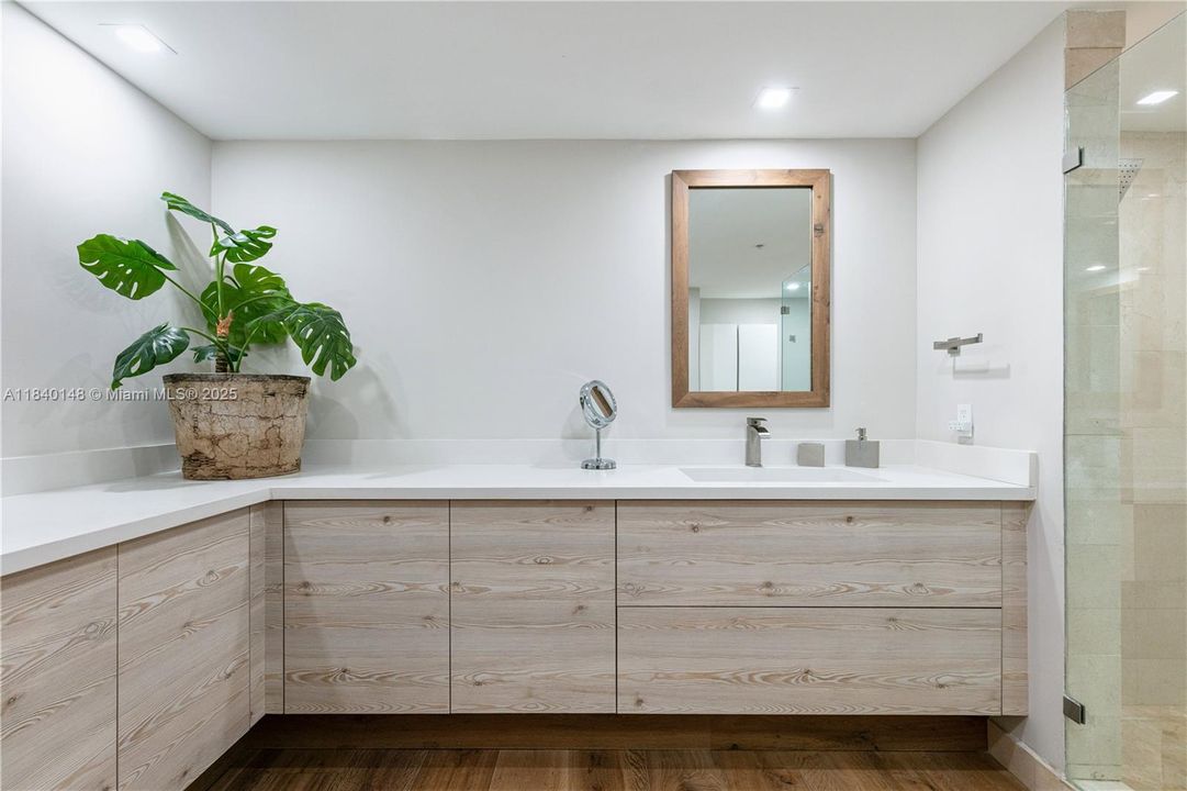 Active With Contract: $20,000 (3 beds, 3 baths, 2607 Square Feet)