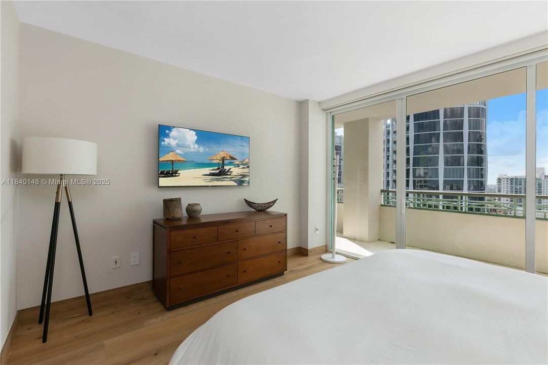 Active With Contract: $20,000 (3 beds, 3 baths, 2607 Square Feet)