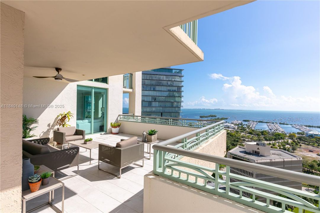 Active With Contract: $20,000 (3 beds, 3 baths, 2607 Square Feet)