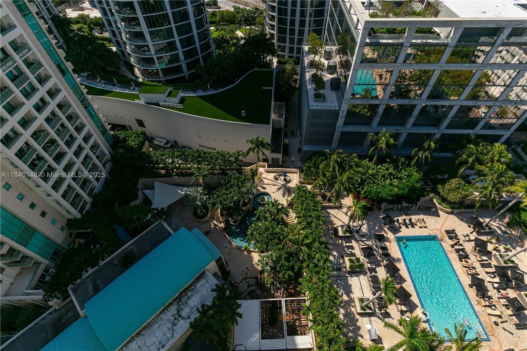 Active With Contract: $20,000 (3 beds, 3 baths, 2607 Square Feet)