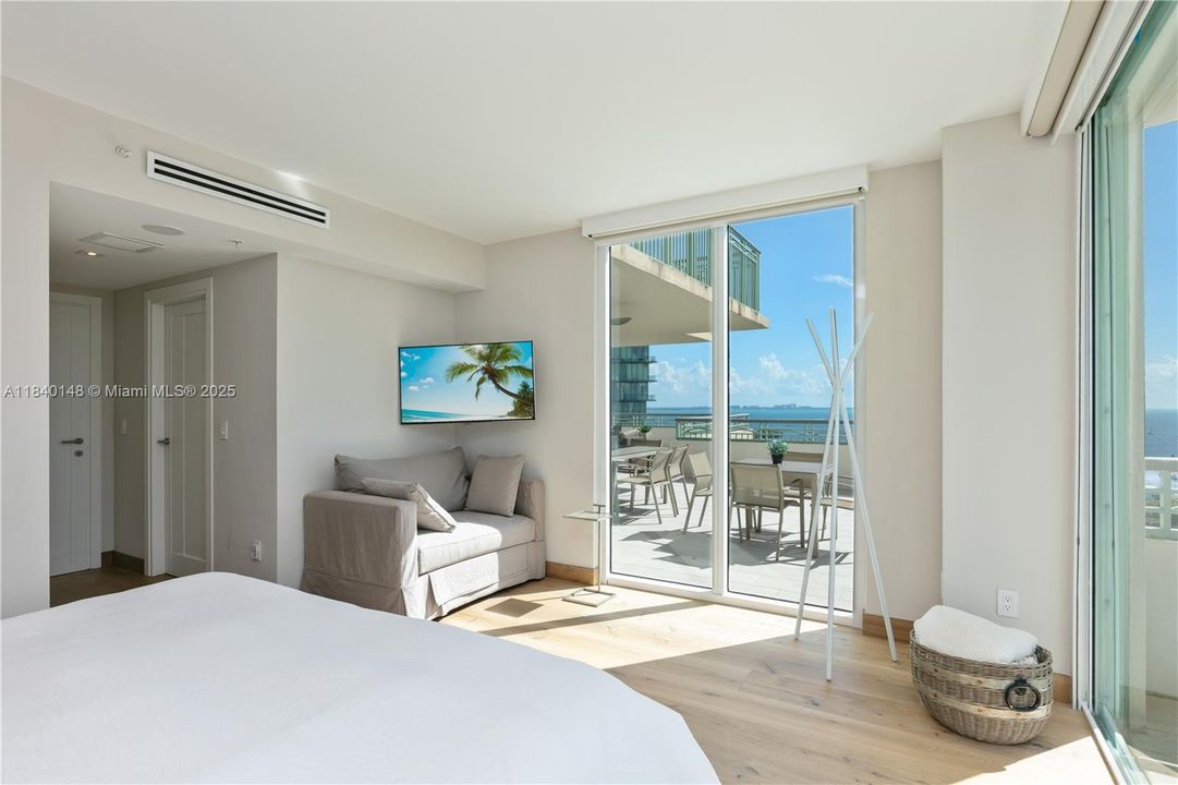 Active With Contract: $20,000 (3 beds, 3 baths, 2607 Square Feet)