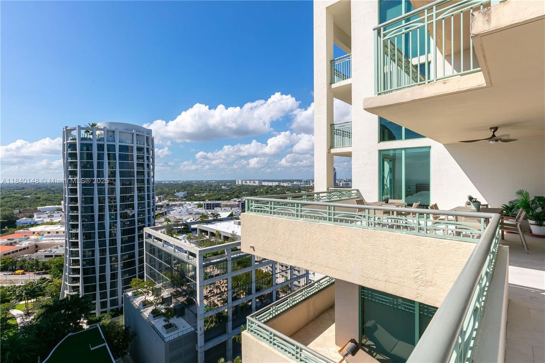 Active With Contract: $20,000 (3 beds, 3 baths, 2607 Square Feet)