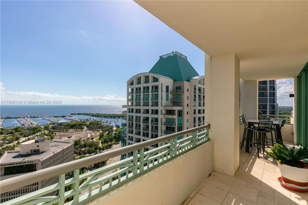 Active With Contract: $20,000 (3 beds, 3 baths, 2607 Square Feet)