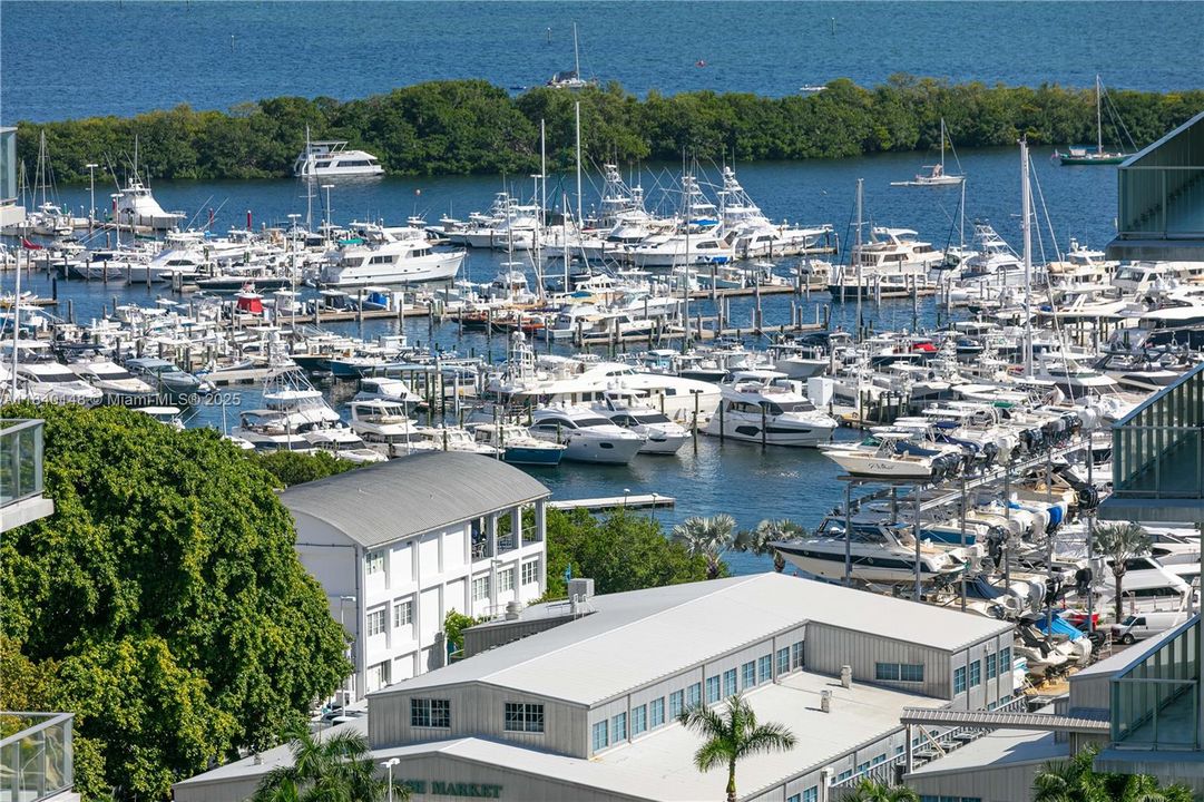 Active With Contract: $20,000 (3 beds, 3 baths, 2607 Square Feet)