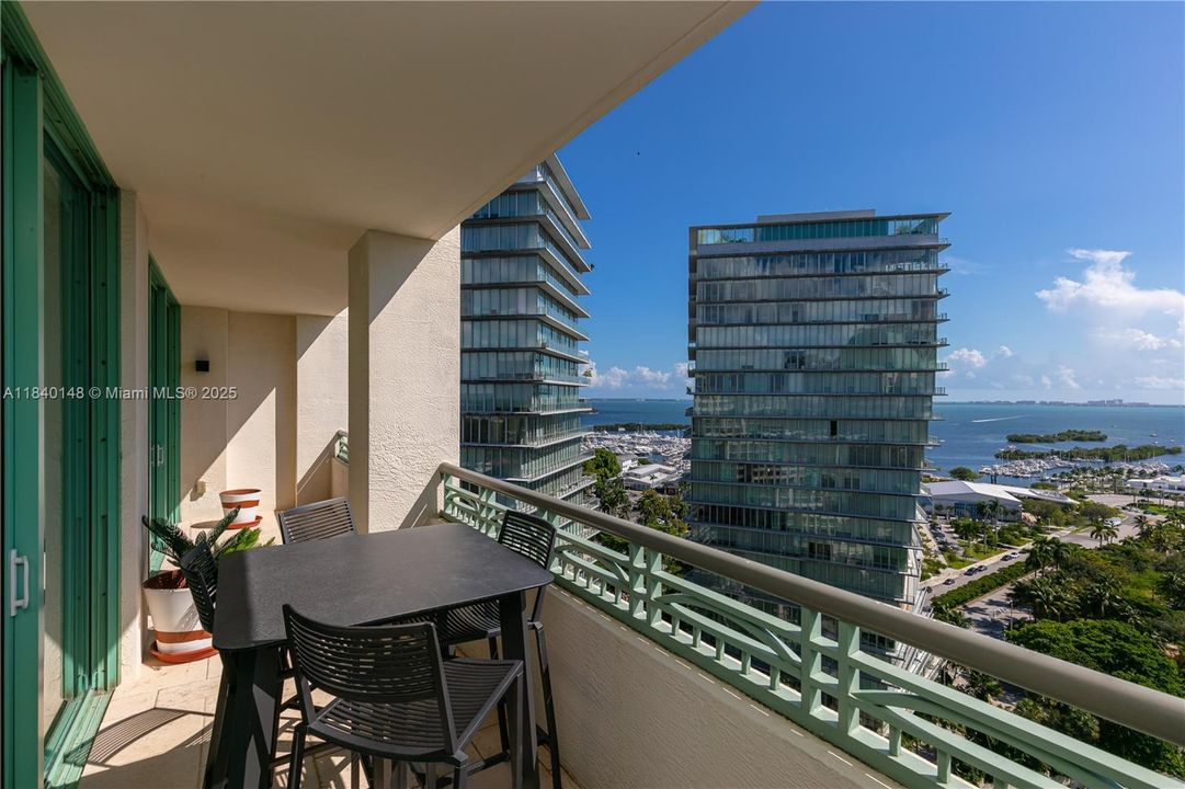 Active With Contract: $20,000 (3 beds, 3 baths, 2607 Square Feet)