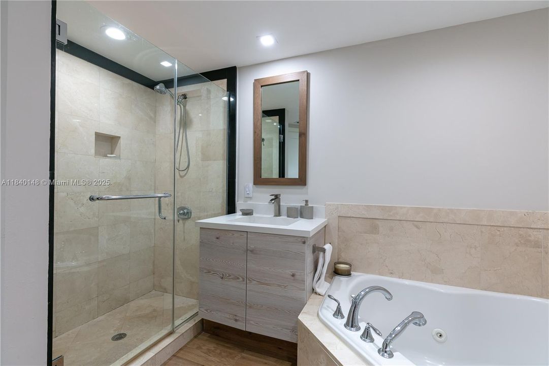 Active With Contract: $20,000 (3 beds, 3 baths, 2607 Square Feet)