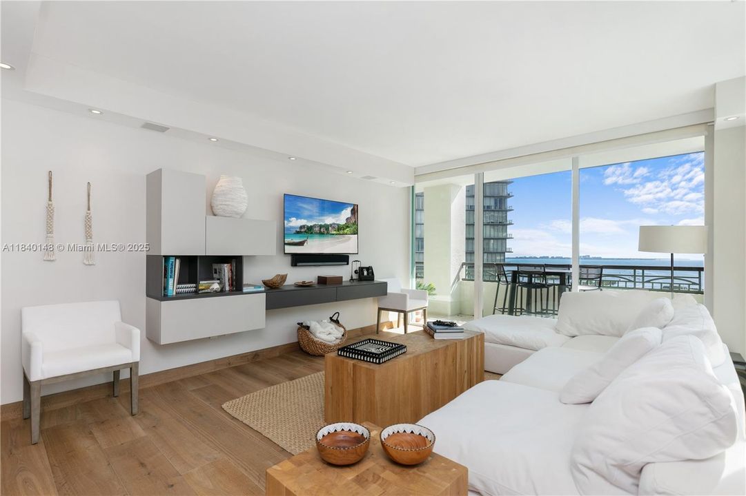 Active With Contract: $20,000 (3 beds, 3 baths, 2607 Square Feet)