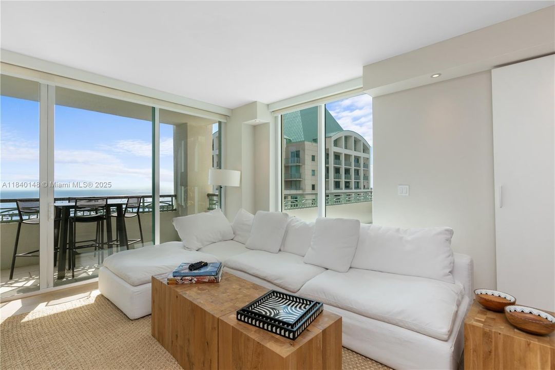 Active With Contract: $20,000 (3 beds, 3 baths, 2607 Square Feet)