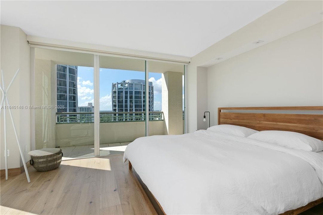 Active With Contract: $20,000 (3 beds, 3 baths, 2607 Square Feet)