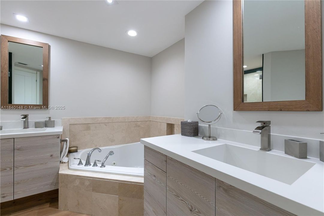 Active With Contract: $20,000 (3 beds, 3 baths, 2607 Square Feet)