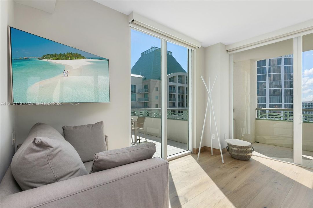 Active With Contract: $20,000 (3 beds, 3 baths, 2607 Square Feet)