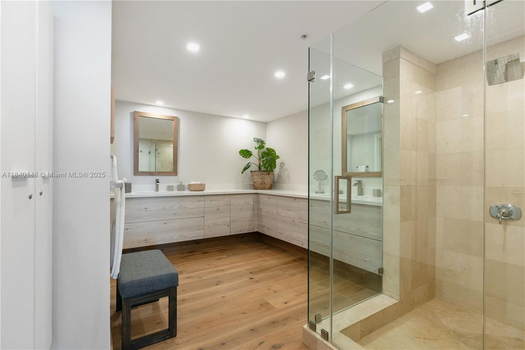 Active With Contract: $20,000 (3 beds, 3 baths, 2607 Square Feet)