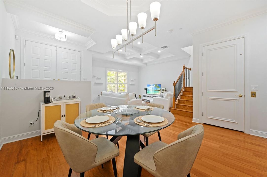 En Venta: $748,000 (3 camas, 2 baños, 3255 Pies cuadrados)