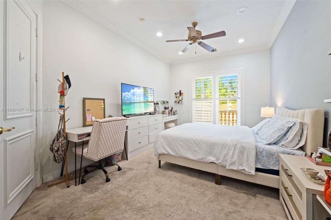 En Venta: $748,000 (3 camas, 2 baños, 3255 Pies cuadrados)