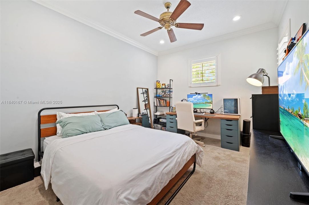 En Venta: $748,000 (3 camas, 2 baños, 3255 Pies cuadrados)