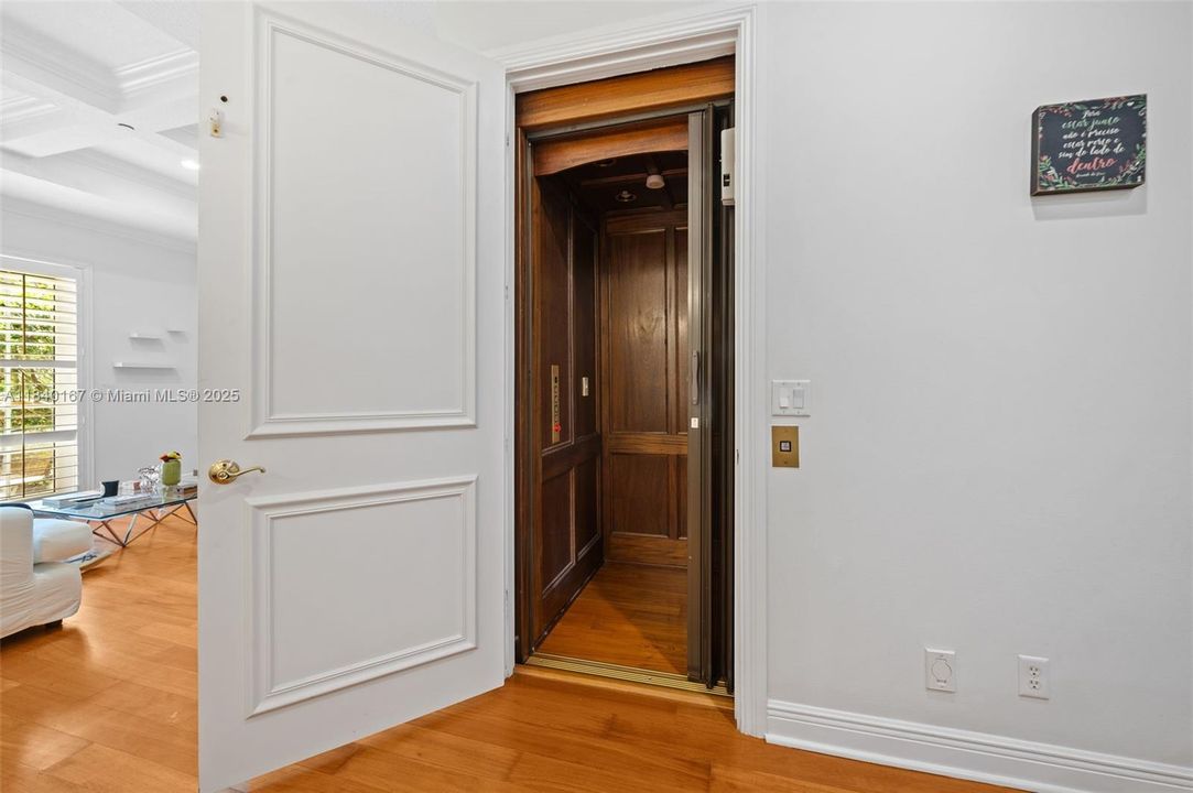 En Venta: $748,000 (3 camas, 2 baños, 3255 Pies cuadrados)