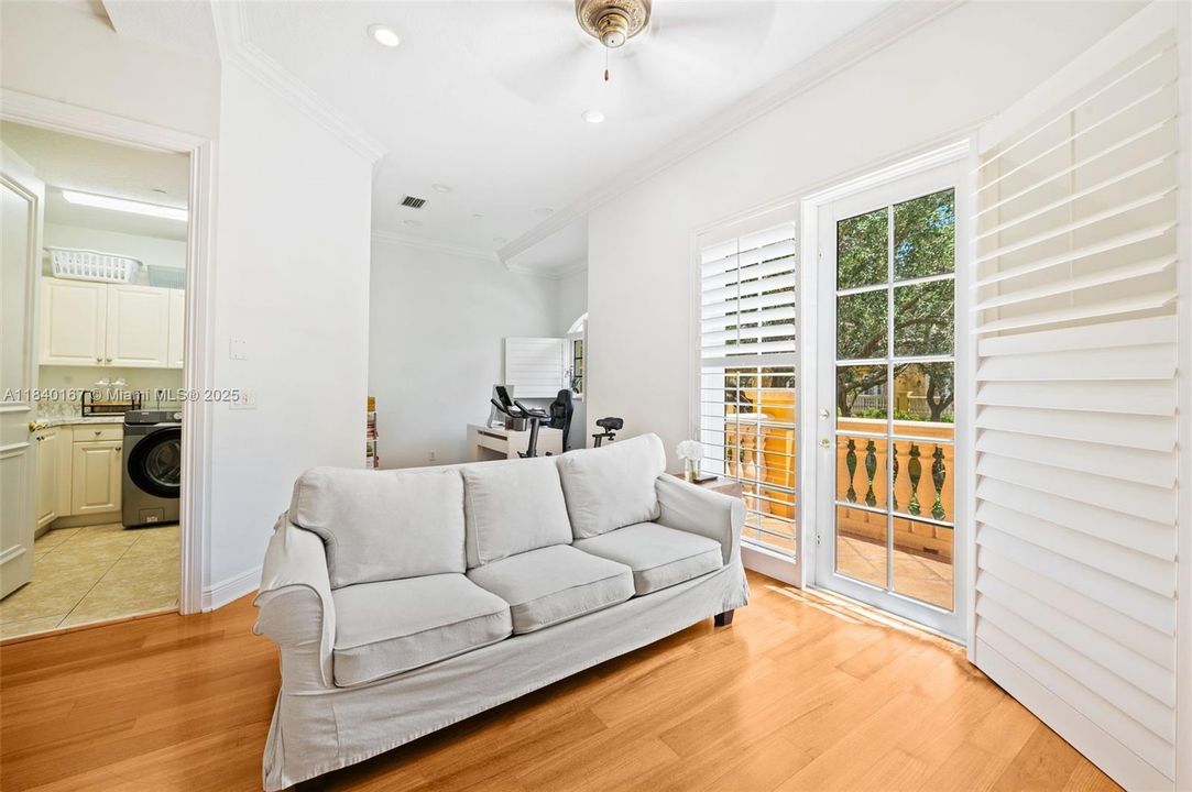 En Venta: $748,000 (3 camas, 2 baños, 3255 Pies cuadrados)