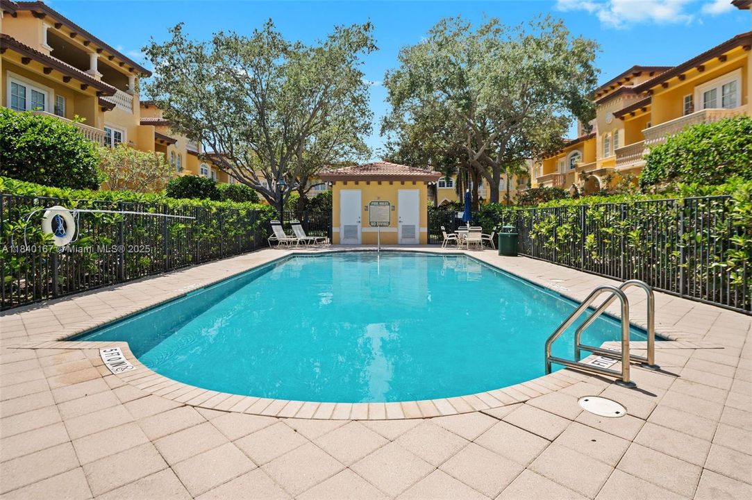 En Venta: $748,000 (3 camas, 2 baños, 3255 Pies cuadrados)