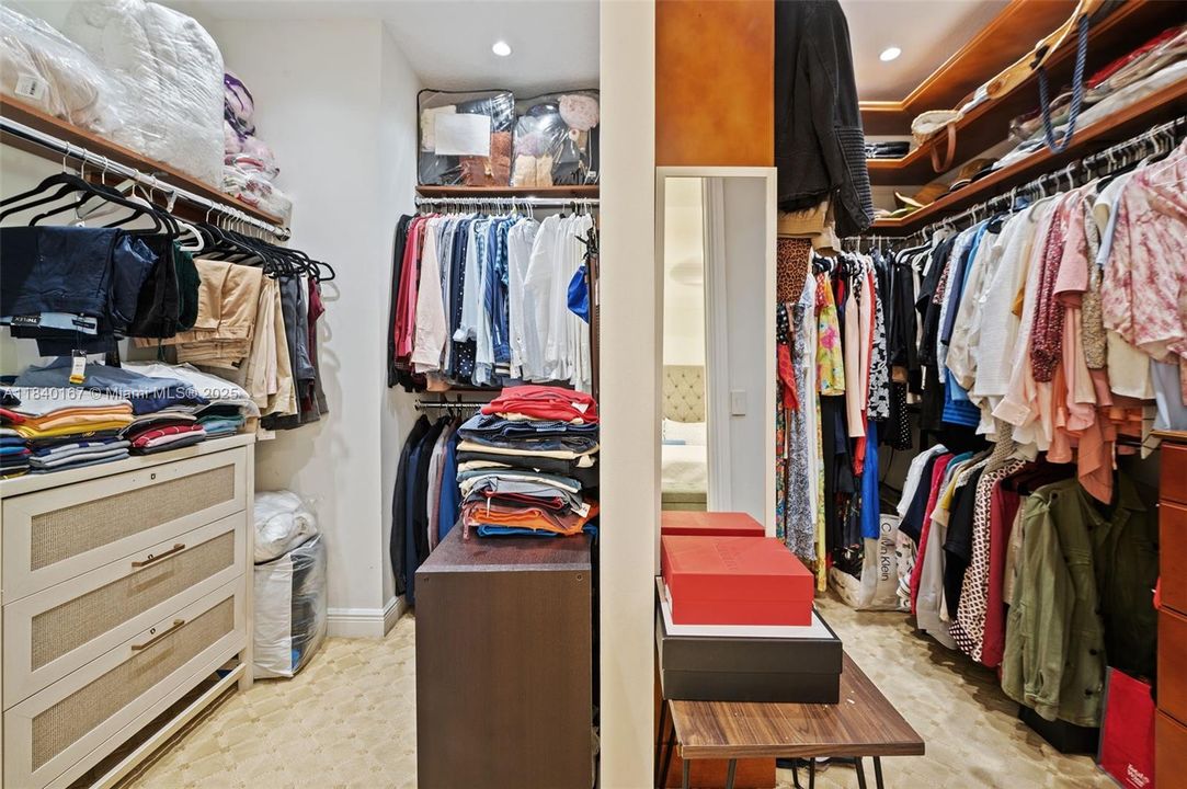 En Venta: $748,000 (3 camas, 2 baños, 3255 Pies cuadrados)