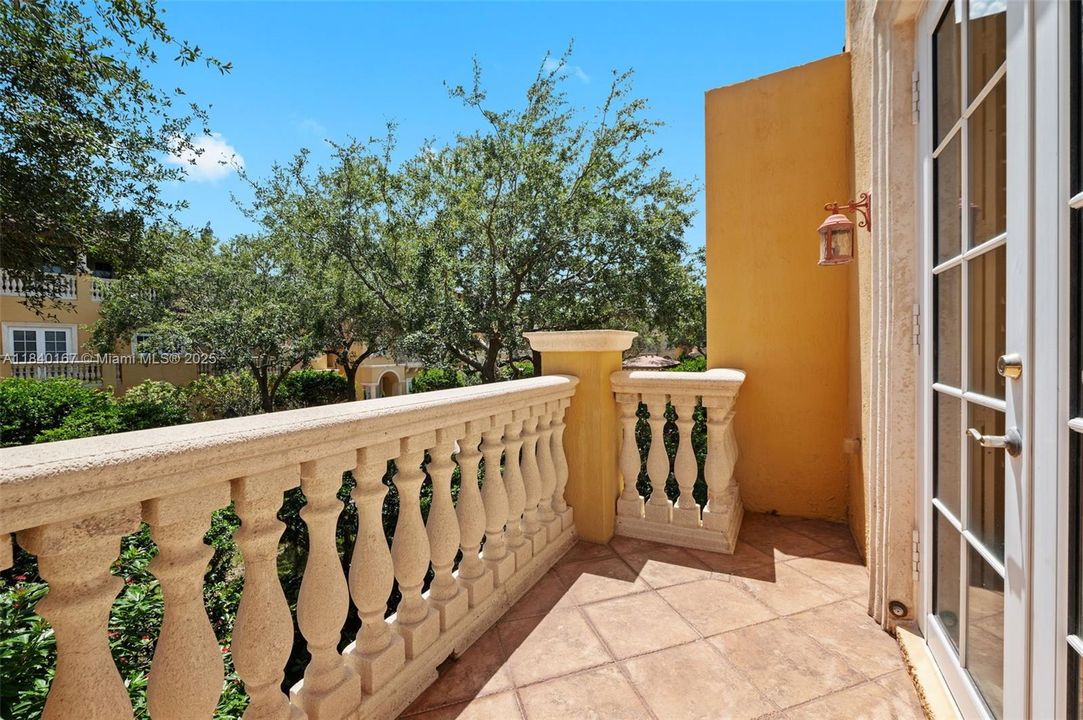 En Venta: $748,000 (3 camas, 2 baños, 3255 Pies cuadrados)