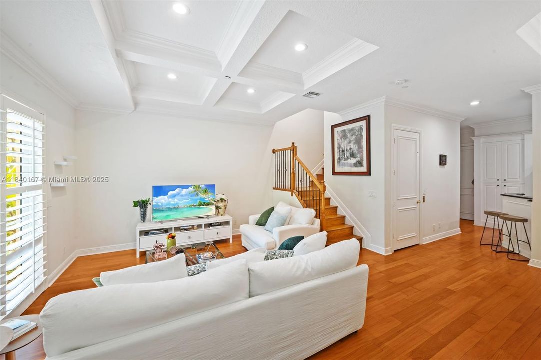 En Venta: $748,000 (3 camas, 2 baños, 3255 Pies cuadrados)