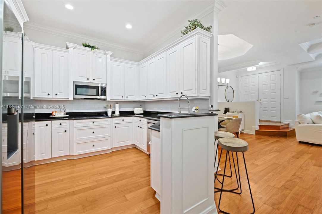 En Venta: $748,000 (3 camas, 2 baños, 3255 Pies cuadrados)