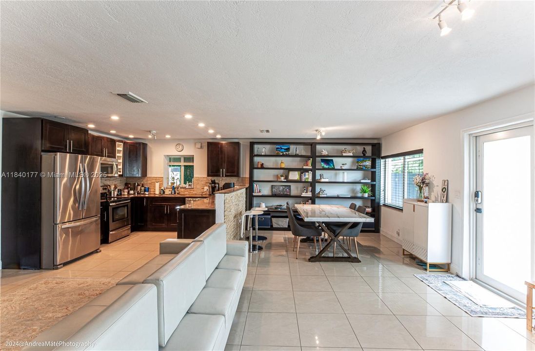 Под контрактом: $1,300 (1 спален, 1 ванн, 500 Квадратных фут)