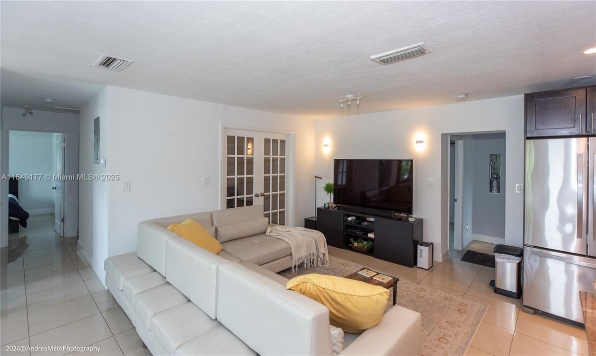 Под контрактом: $1,300 (1 спален, 1 ванн, 500 Квадратных фут)