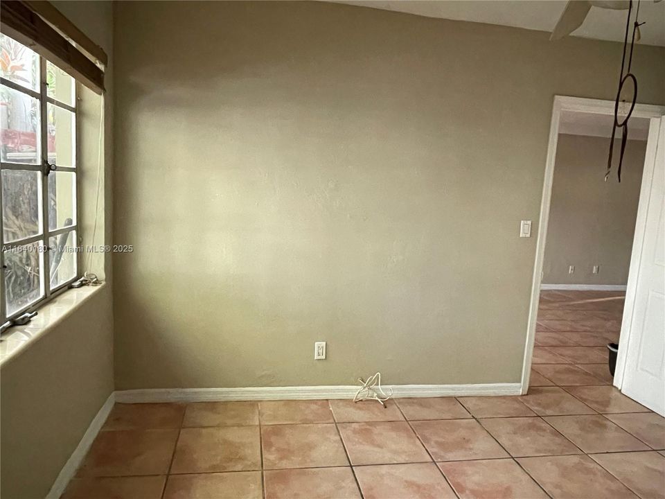 最近售出: $260,000 (1 贝兹, 1 浴室, 624 平方英尺)