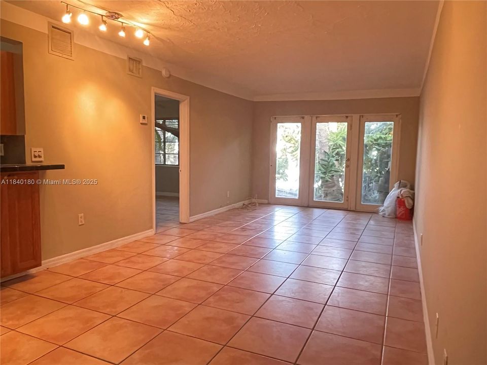 最近售出: $260,000 (1 贝兹, 1 浴室, 624 平方英尺)