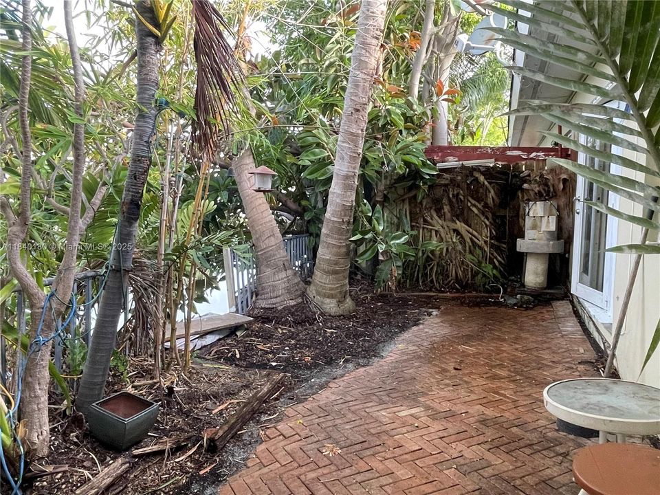 最近售出: $260,000 (1 贝兹, 1 浴室, 624 平方英尺)