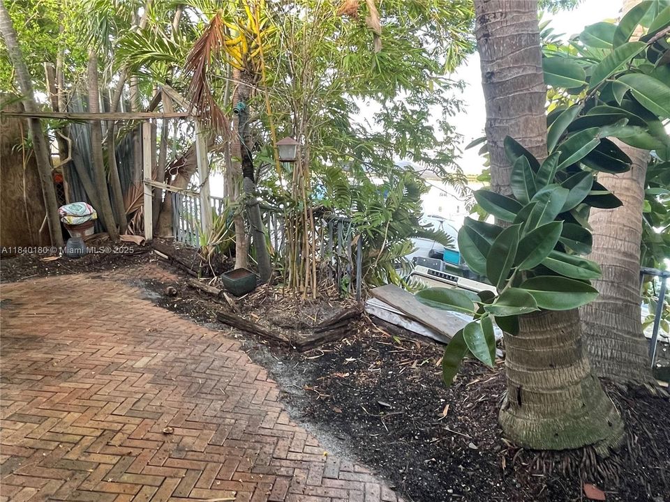 最近售出: $260,000 (1 贝兹, 1 浴室, 624 平方英尺)