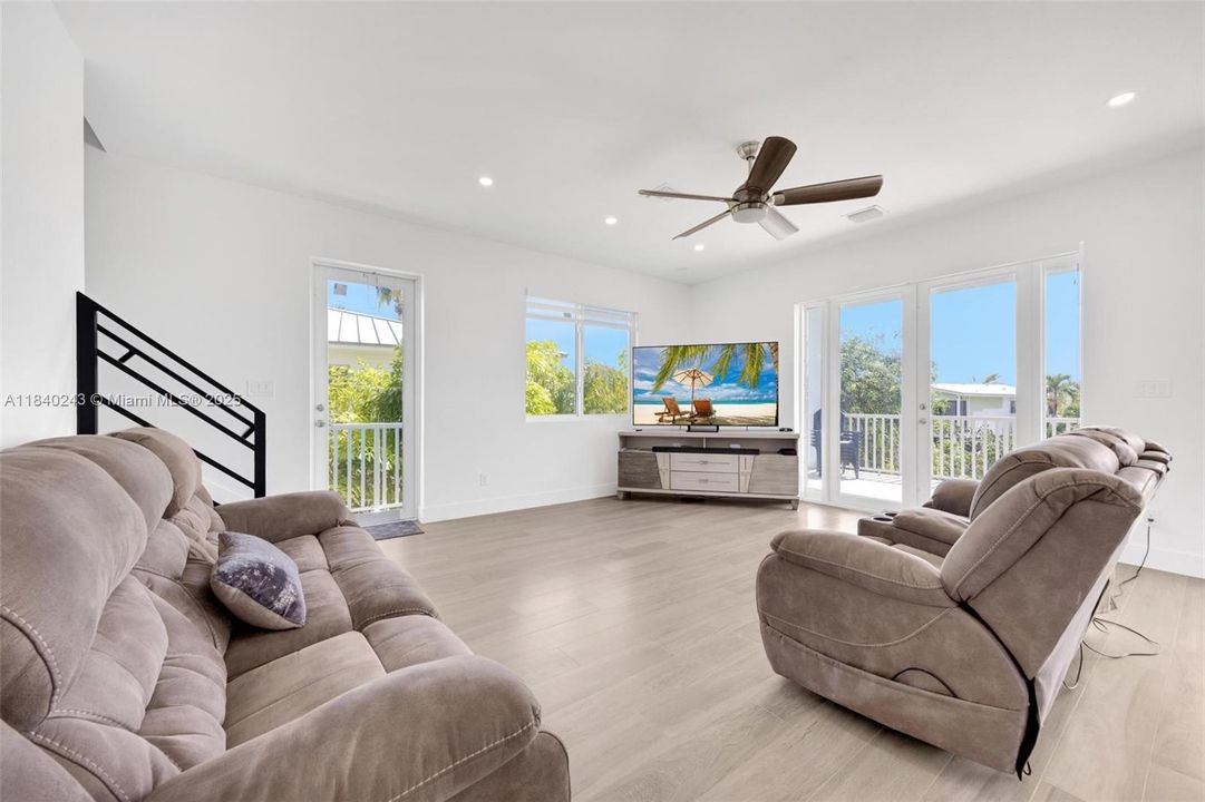 Active With Contract: $1,490,000 (4 beds, 3 baths, 2136 Square Feet)