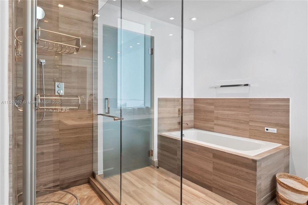 Activo con contrato: $5,000,000 (2 camas, 3 baños, 1703 Pies cuadrados)