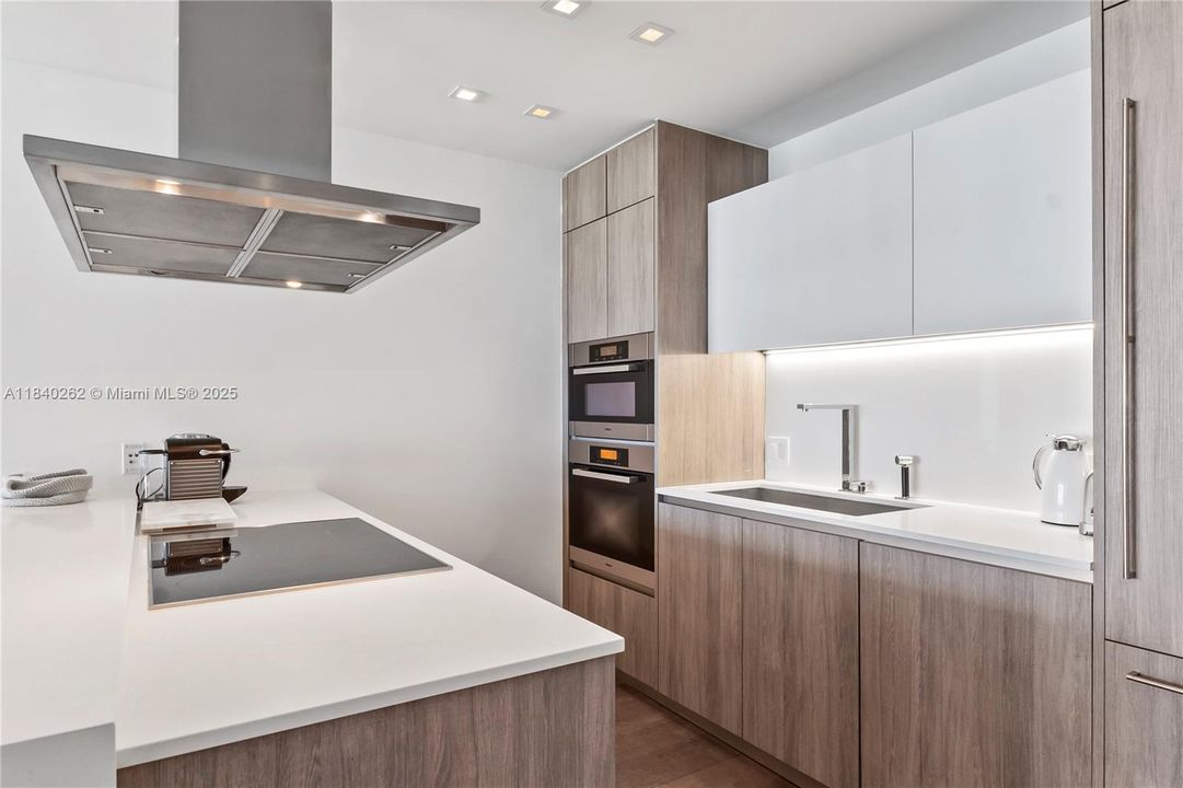 Activo con contrato: $5,000,000 (2 camas, 3 baños, 1703 Pies cuadrados)