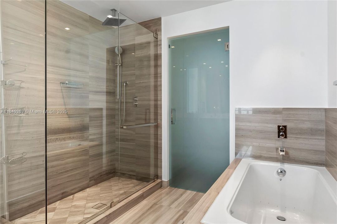 Activo con contrato: $5,000,000 (2 camas, 3 baños, 1703 Pies cuadrados)