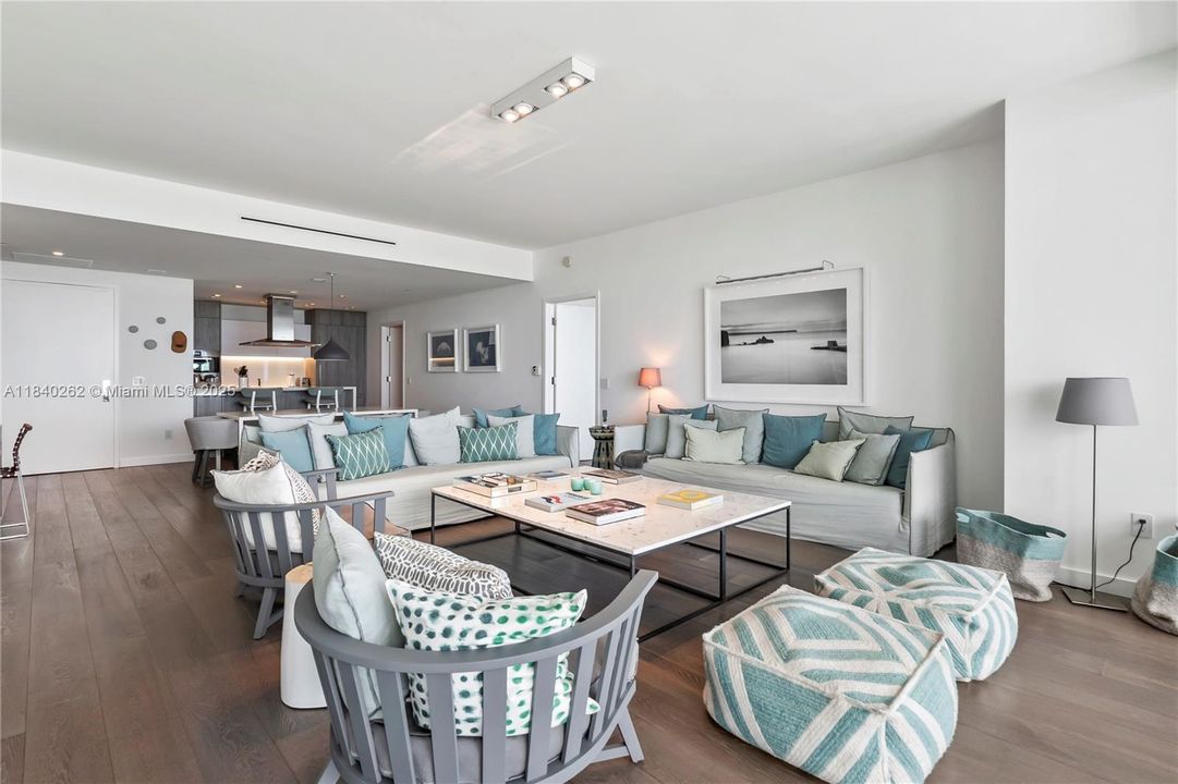 Activo con contrato: $5,000,000 (2 camas, 3 baños, 1703 Pies cuadrados)