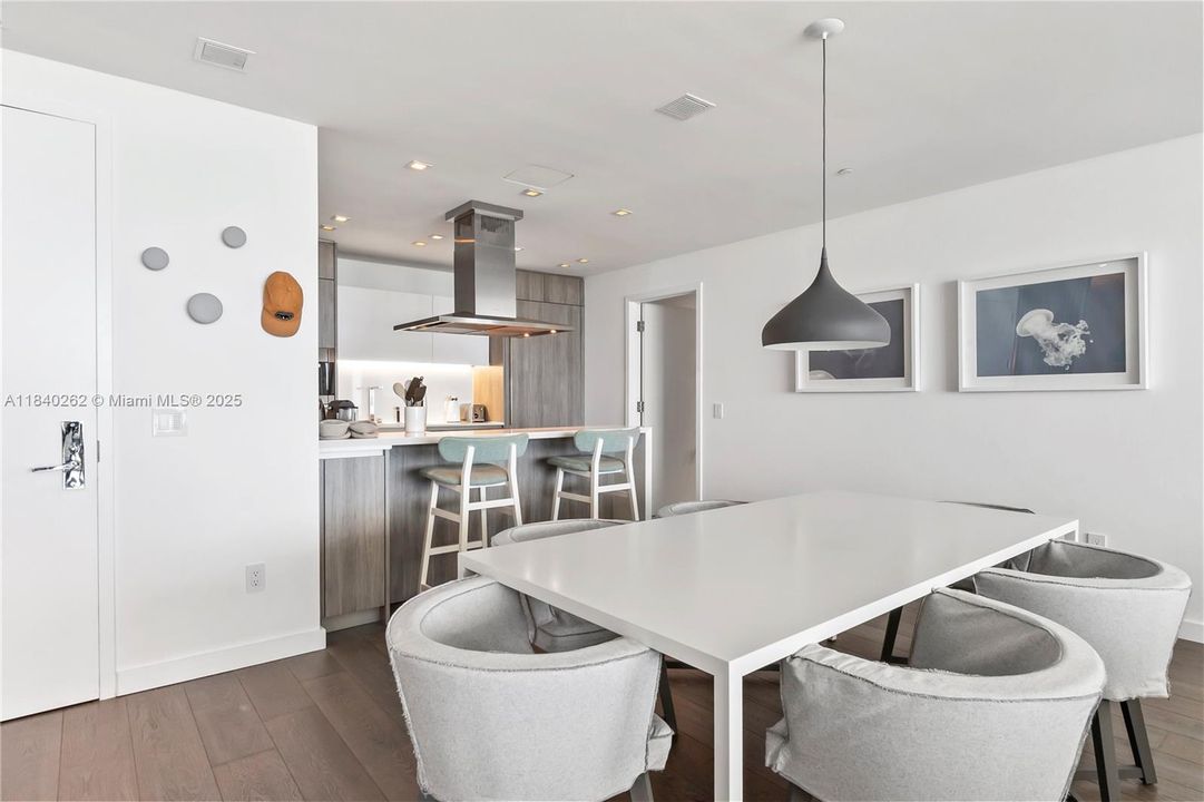 Activo con contrato: $5,000,000 (2 camas, 3 baños, 1703 Pies cuadrados)