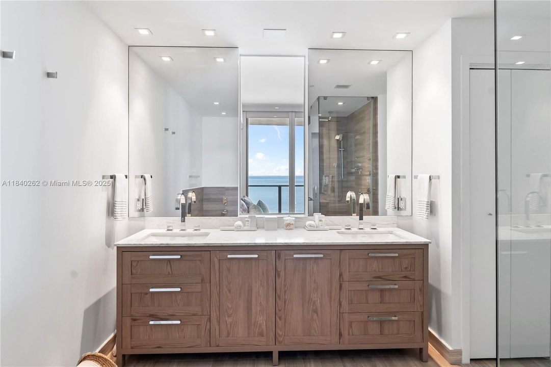 Activo con contrato: $5,000,000 (2 camas, 3 baños, 1703 Pies cuadrados)