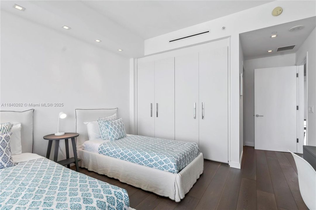 Activo con contrato: $5,000,000 (2 camas, 3 baños, 1703 Pies cuadrados)