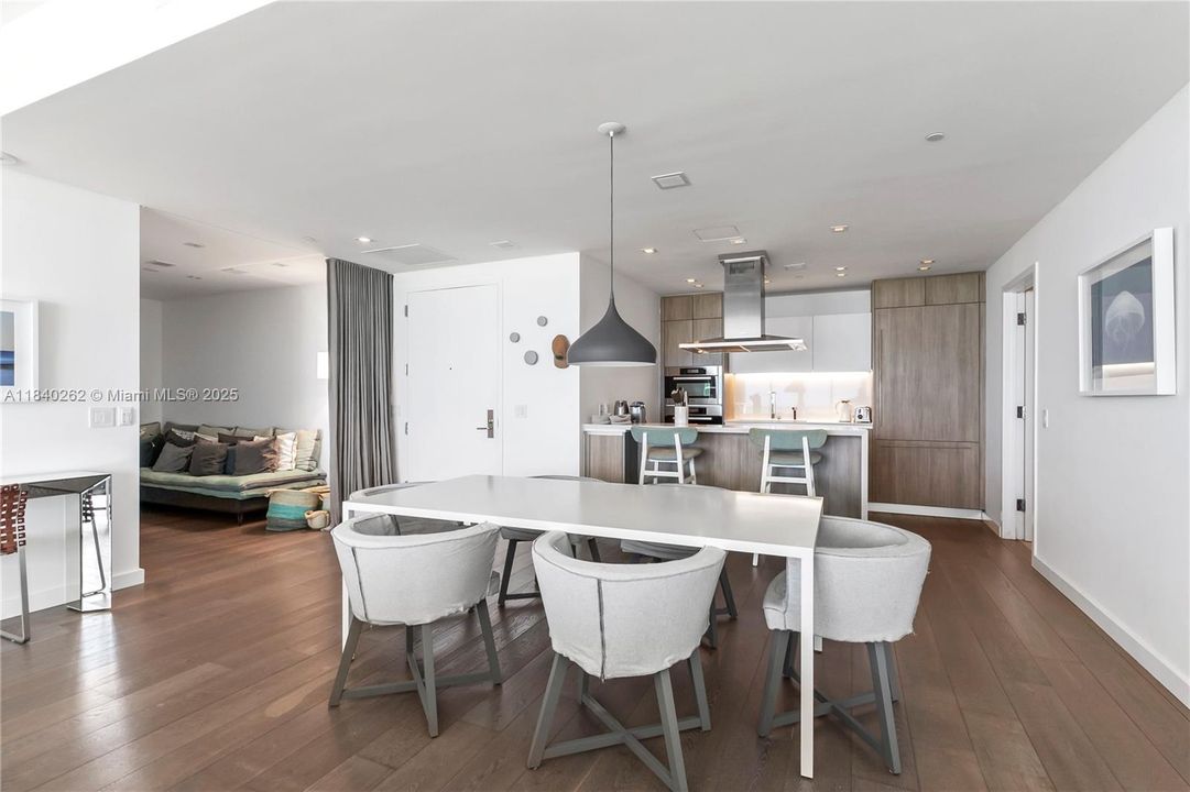 Activo con contrato: $5,000,000 (2 camas, 3 baños, 1703 Pies cuadrados)